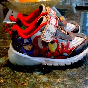 Toddler boy marvel tennis shoes size 7